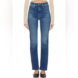 98% cotton, 2% elastane
Zip fly with front button closure
5-pocket styling